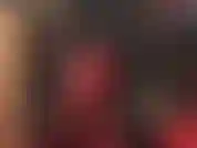 Du liebst meine sexy füße. Rieche an ihnen, wenn sie aus diesen sexy roten lederstiefeln kommen – warm und feucht. Atme das berauschende aroma direkt in deine nase ein.