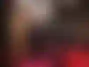 Glänzende strümpfe trage ich über braunen, glänzenden strumpfhosen und dazu hohe, glänzende stiefel. Bete die perfektion an, während ich diese sexy spitzenstrümpfe bis unter meine arschbacken hochziehe.