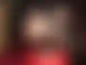 Die aus overknee-stiefeln schlüpft, um ihren strumpfhosenarsch und ihre füße zu verwöhnen.