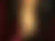 Trage superglänzende strumpfhosen und riemchensandaletten.