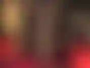 Herrin vivian gewährt den perfekten blick auf ihre schönen füße, ihre langen, schlanken beine bis hinauf zu ihrem unglaublich runden hintern. Knie nieder und bewundere den anblick der strumpfhosenschichten.