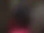 Herrin, streichelt deinen schmerzenden sklavenschwanz in glattem schwarzem gummi, sexy strümpfen und strumpfbändern, gepaart mit langen, glänzenden stiefeln.