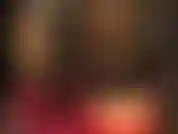 Heiße transparente latexstrümpfe, fuß-teaser und arschverehrung in einem engen gummirock.