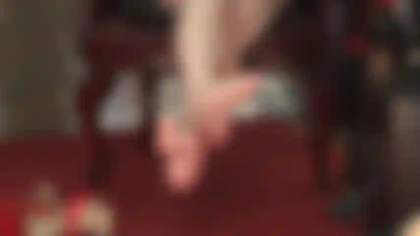 Nackte fußsohlen machen dich schwach – wackelnde zehen, neckische hohe fußgewölbe. Es ist unmöglich, meinen perfekten füßen zu widerstehen.