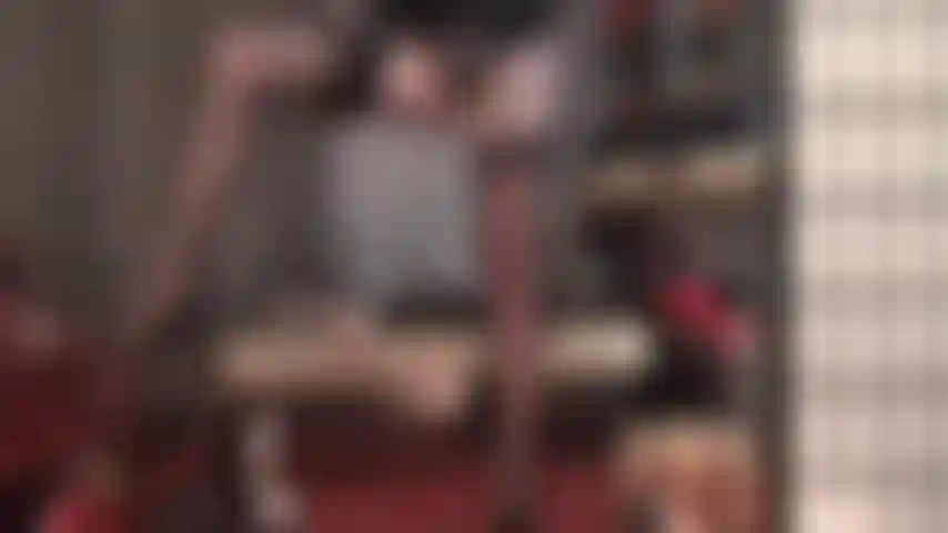 Pussy regiert deine welt – ein unglaublich verführerischer anblick von schwarzen vintage-nylons an einem strumpfhalter mit 12 riemen und dem göttlichen nylon-schritt der herrin in deinem gesicht.