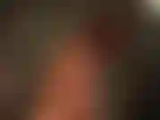 Ledermäntel und -jacken, fetisch für hochgestellte kragen. Herrin zeigt einige ihrer ledermantel-sammlungen und schlägt die kragen hoch.