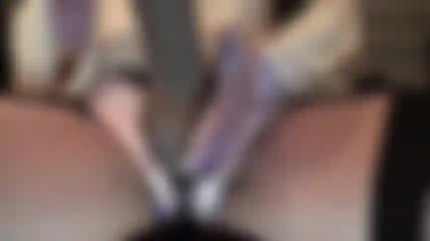 Sissy und eine schwanzliebhaberin, nicht wahr? Herrin vivian, die dich über ihren fetten, köstlichen schwanz sabbern lässt.