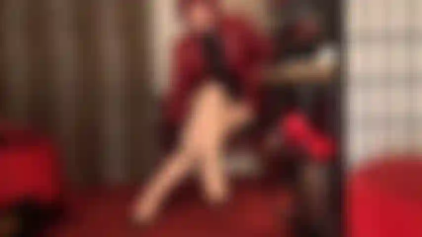 Hautfarbene blickdichte strumpfhose – von diesen wunderbaren langen nylonbeinen kann man scheinbar nie genug bekommen.