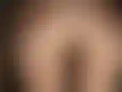 Facesitting in glänzenden strumpfhosenschichten.