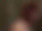 Eine glühend heiße, wilde latexherrin mit reitgerte.