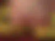 Barfuß-teaser in heißen gelben peeptoe-pumps. Komm den sexy zehen der herrin so nah, dass du sie schmecken kannst.