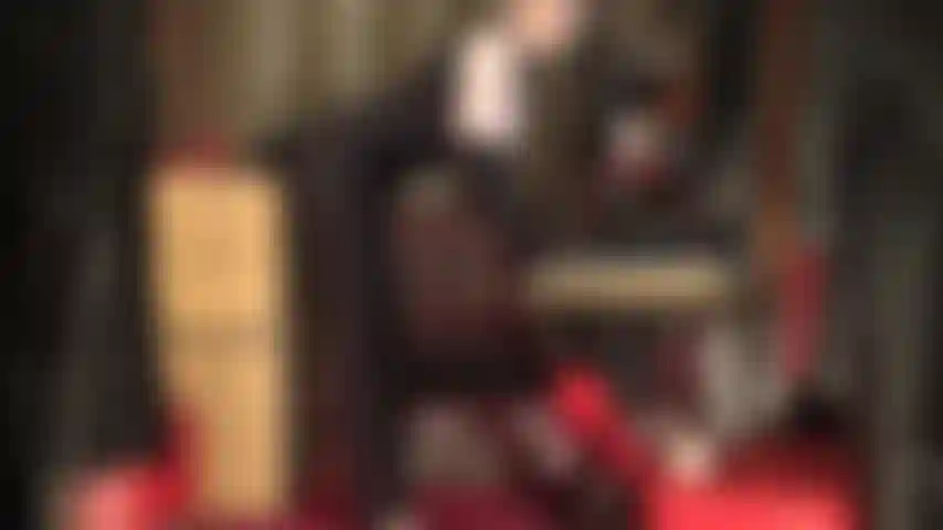 Verehre lycra-catsuits und mache handjobs mit lycra-handschuhen.