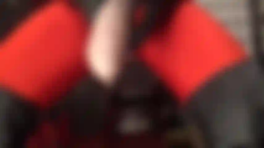 Großer strapon, schwarzes leder, rote strumpfhosen und arschmuskelanbetung – drücke diese brötchen zusammen, herrin lässt deinen schwanz nach ihrem arsch und ihrem dicken schwanzfleisch tropfen.