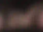 Die einen meiner schwänze streichelt, einen leckeren unbeschnittenen weißen dildo zwischen meinen schenkeln und vintage-strümpfe und strumpfbänder trägt.