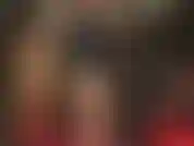 Glänzende strumpfhosenschichten, sexy kurzer latexrock, arschverehrung, high heels, handjob mit gummihandschuhen.