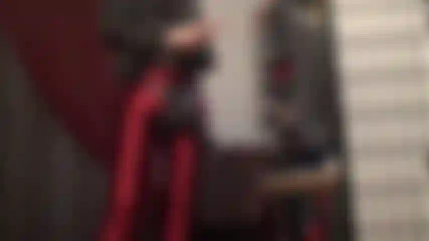 Herrin schmiert ihren riesigen bbc ein – so fleischig und glänzend, dass sie ihn streicheln, küssen und anbeten möchten.