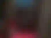 Sexy schwarze latexstrümpfe gepaart mit roten knöchelhohen plateaustiefeln. Superheiß!