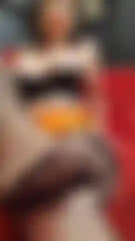 Füsse, nylons, möpse & spucke necken.