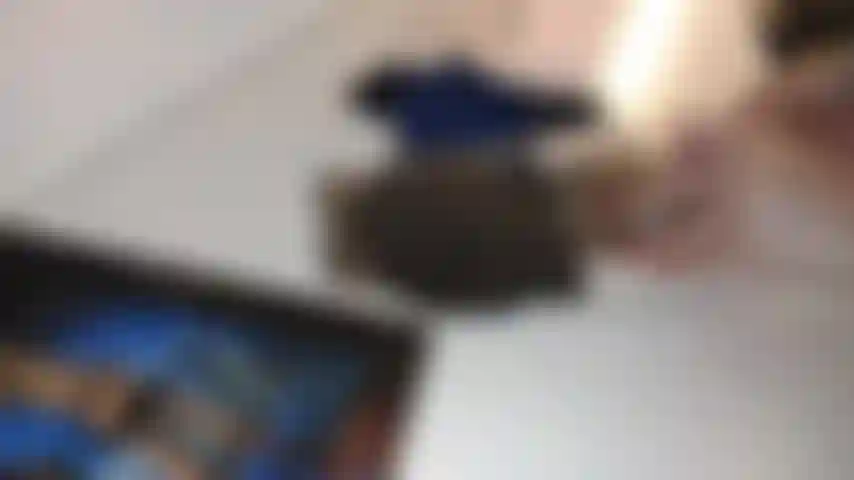 Gemusterte nahtstrümpfe in nude/schwarz.