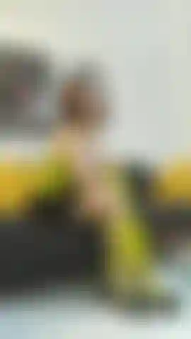 Leder, rauch & upskirt necken.