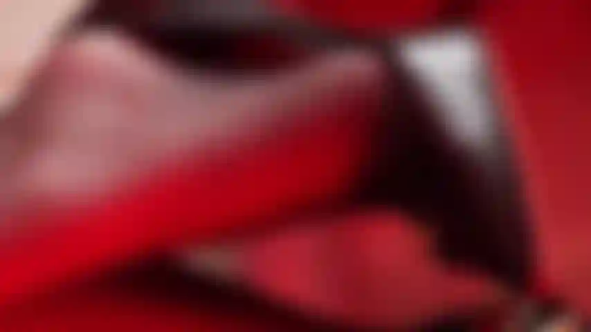 Dessous, strümpfe, füße, arsch, brüste necken.