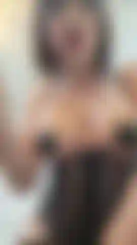 Die sich zu weihnachten in dessous verführt.