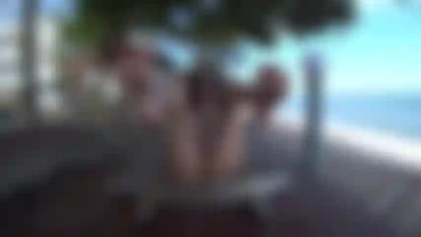 Squirt am strand, sexy pirat molly – im freien, öffentlich, 60 fps, fhd.