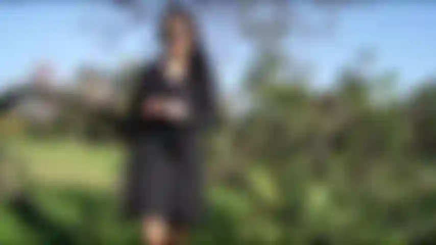 Flash-nudies und rauche in der öffentlichkeit. Teil 1: ich zeige meine heiße muschi und meine titten in der öffentlichkeit. Rauche signatur und mache flashing.