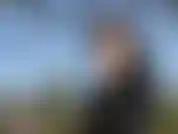 . Ich rauche im park und zeige meinen superheißen körper. Ich liebe es, aus nächster nähe beim rauchen erwischt zu werden.