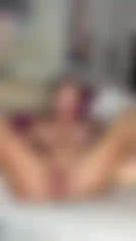 Spiele mit nackten muschis