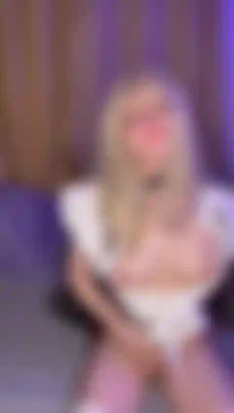 Annie mit brüsten und neckisch.