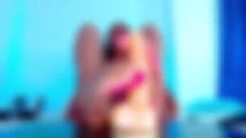 Footjob mit rosa lack.