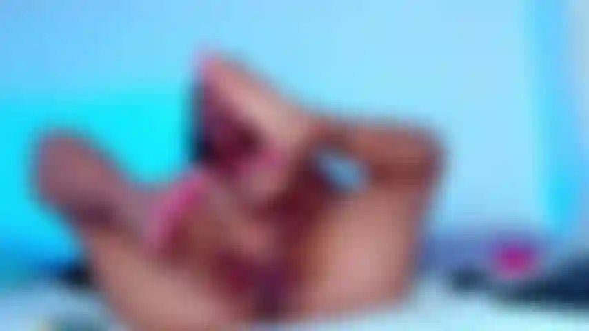 Gleichzeitig heiß an meinen füßen lutscht und meine muschi fickt.