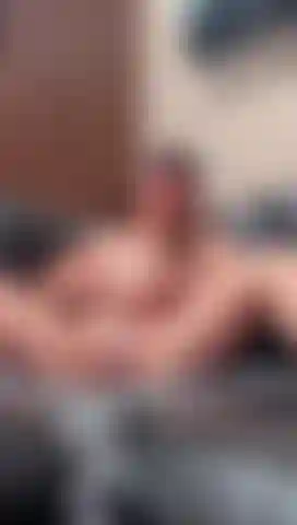 Wenn du deine kleider ausziehst, schreit die stille lauter als alle worte.