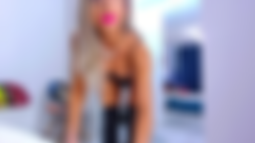 Schwarze latexstiefel sind ein echter hingucker.