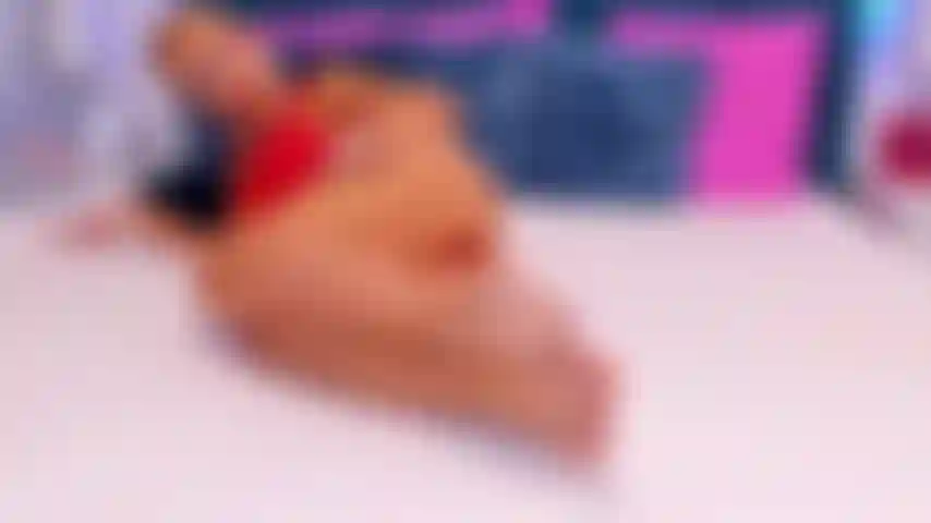 Neu beim kitzeln (schwarz lackierte fußnägel).