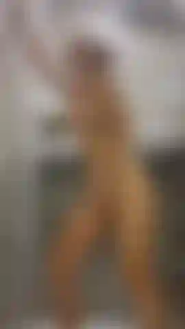 Und masturbiere unter der dusche.