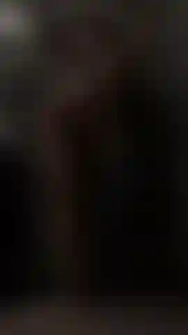 Zeit zum duschen! Ich wünschte, du könntest direkt neben mir unter der dampfenden dusche stehen, deine hände auf meinem ganzen körper spüren und mich vor verlangen erschauern lassen.