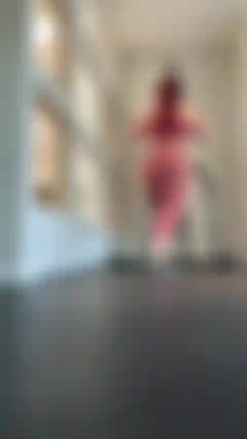 Boxen! In meinem fitnessstudio gegen den schweren sack tritt und schlägt! Ich wette mit dir, dass ich dir das antun könnte! Hehe.