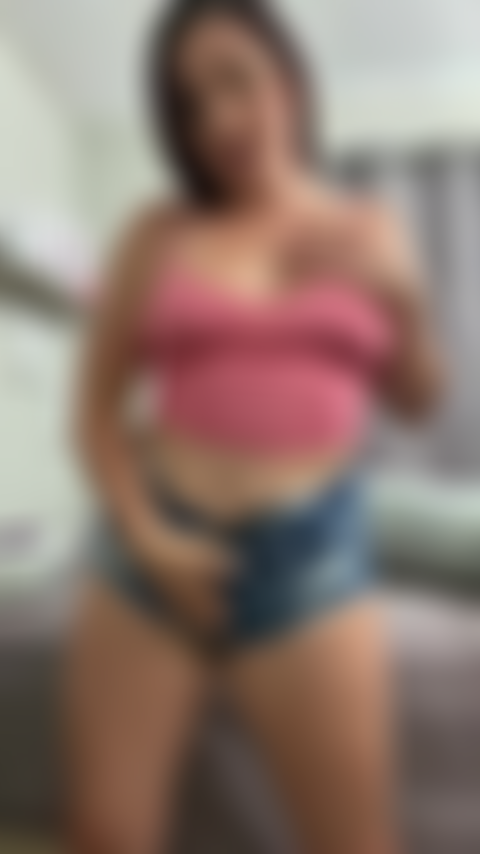 Sweet n slutty Morgan strips down from her daisy dukes and rubs her wet pussy!
