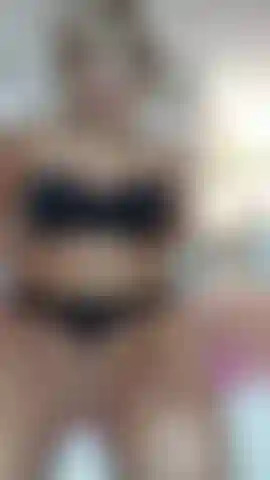 Milf zeigt ihren sexy körper.