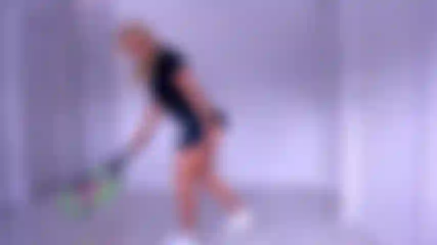 Wenn du mich auf einem tennisplatz sehen würdest, würdest du nicht wissen, was du tun sollst, aber hier kannst du deinen harten schwanz anbeten und auf meinen arsch wichsen, der dich besitzt.