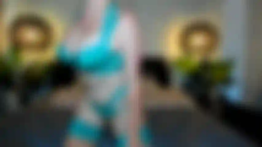 Live-sph. Du weißt, dass du einer frau wie mir niemals gefallen könntest. Ich werde dir zeigen, wie sehr ich große schwänze liebe und du wirst hören, wie viel spaß ich letztes wochenende damit hatte. Du wirst hart arbeiten müssen, um mehr von mir zu sehen, weil du kein richtiger mann bist.