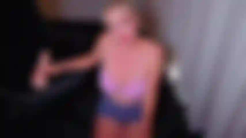 Meine beste freundin wurde zum cuckold-verlierer (teil 1). Ich weiß, dass du in mich verliebt bist, aber du musst sehen, was ich verdiene, während du auf deiner hand sitzt. Sieh mir zu, wie ich meinen alfa-freund lutsche, aber trau dich nicht zu kommen, bevor du deinen eigenen dreck weggeräumt hast. Ein cuckold in der friendzone.