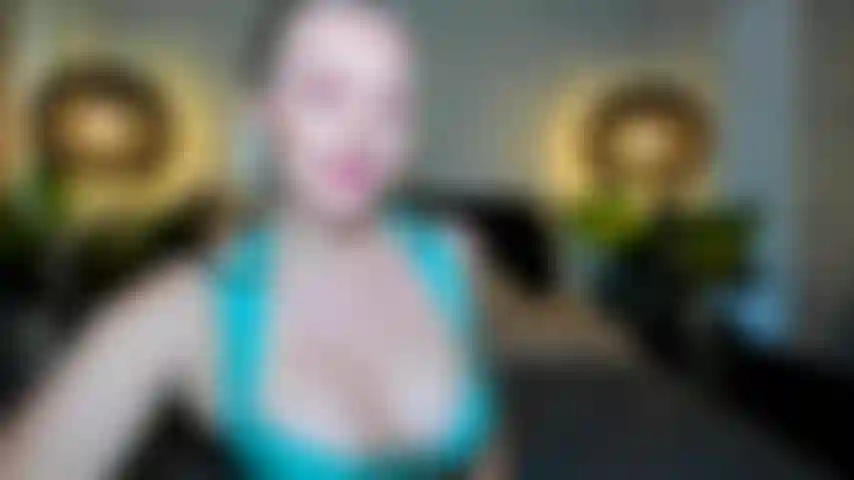 Strapon-liebe. Akzeptiere, dass du es brauchst. Entspannen sie sich und lassen sie sich von mir führen, indem ich alle spannungen abbaue und ihren geist für die strapon-liebe öffne. Mein perfekter körper und meine sexy stimme sind alles, was sie brauchen, um sich in meinen schwanz zu verlieben und immer wieder zurückzukommen, um mehr zu erfahren.