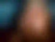 Ich weiß, dass du in meine langen beine verliebt bist. Und es gibt nichts sexuelleres als meine mit strümpfen bedeckten füße. Starre, sabbere und wichse weiter auf meinen seidenweichen perfektionsverlierer, während ich deinen verstand ruiniere.