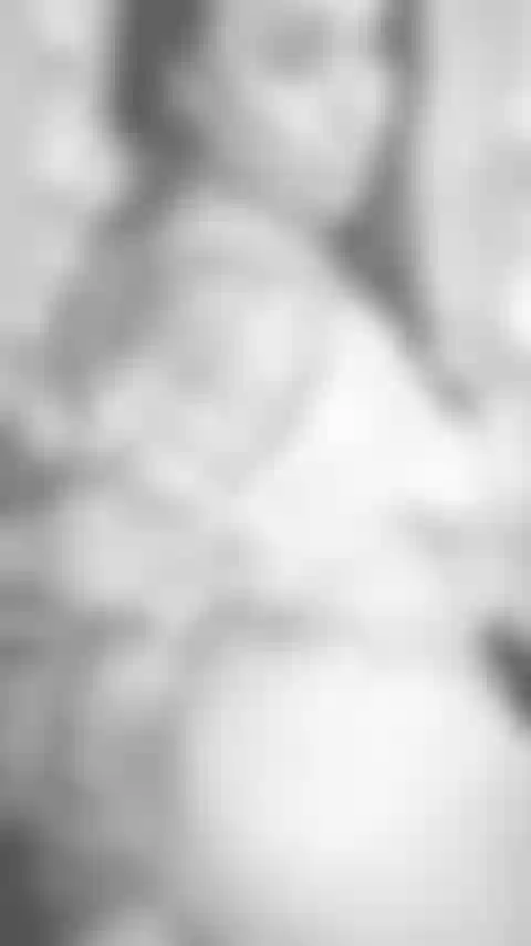 Pov, gebeugt im hündchenstil, den arsch spreizend, mit fiesen reden ...