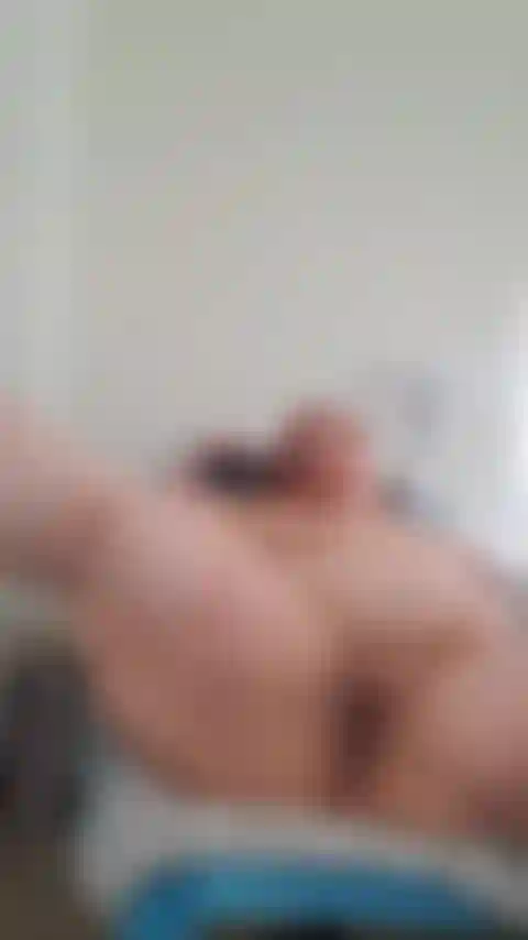 Masturbiere mit weit geöffneten beinen mit meinem vibrator.