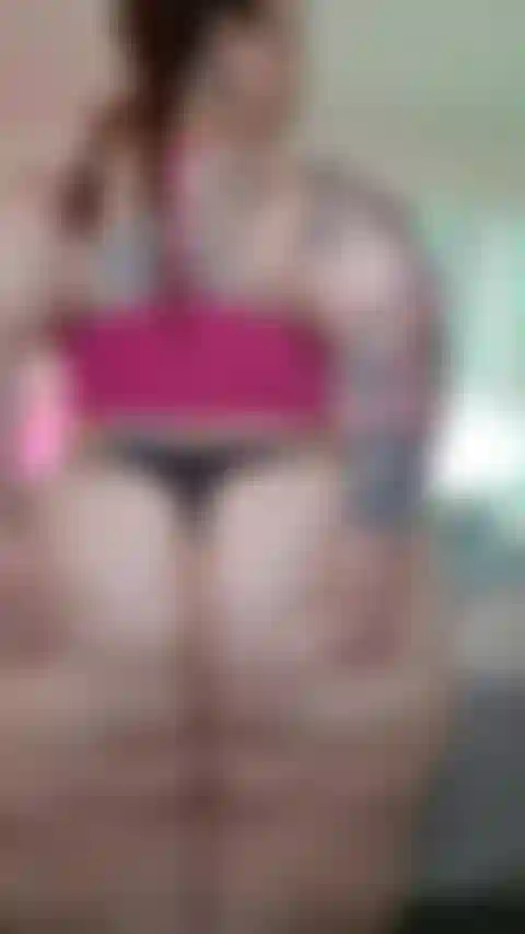 Die ihren 61 zoll großen hintern für euch arschanbeter fallen lässt.