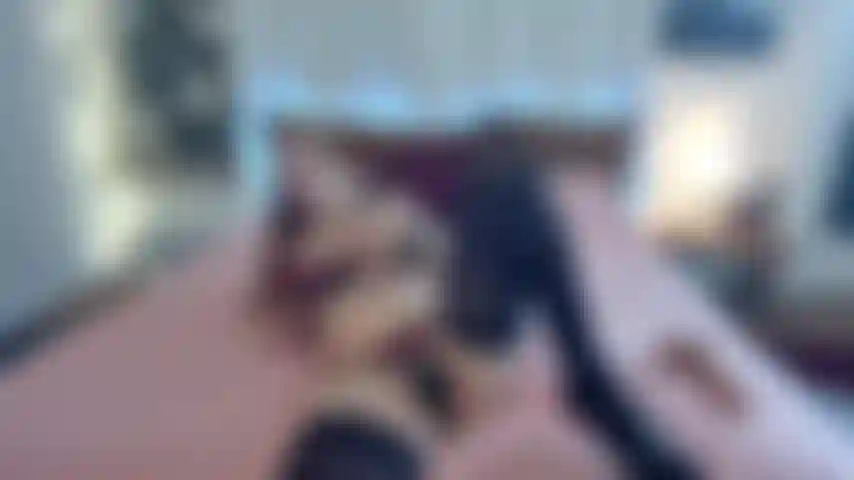 69. Dirty talk mit dessous, strümpfen und high heels.